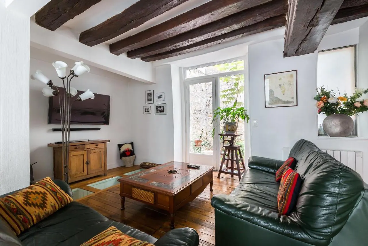 Veeve - Central Escape By The Seine location